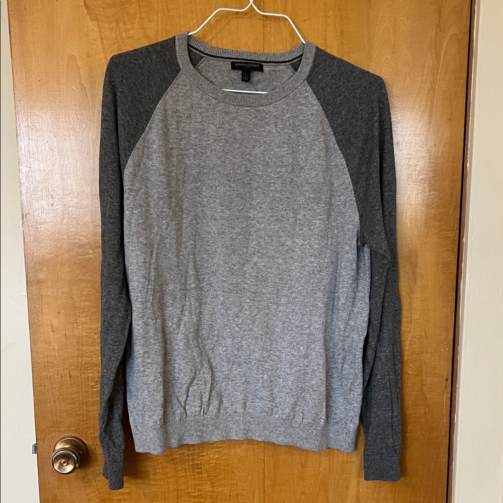 Banana Republic Men’s Two-Tone Gray Raglan Crewneck Sweater